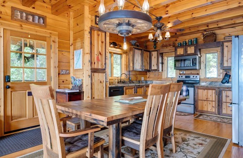 Luray Cabina | 2 Family Log Cabin ❃ A+ Vistas ❃ Starlink ❃ Fire Pit ❃ 15 miles to National Park