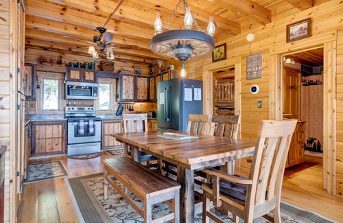 Luray Cabina | 2 Family Log Cabin ❃ A+ Vistas ❃ Starlink ❃ Fire Pit ❃ 15 miles to National Park