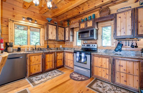 Luray Cabina | 2 Family Log Cabin ❃ A+ Vistas ❃ Starlink ❃ Fire Pit ❃ 15 miles to National Park