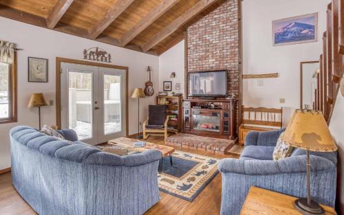 Tennis Village Casa | 2 Fawn Lane - Meredith Lodging