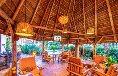 Entebbe Complejo | 2 Friends Beach Hotel