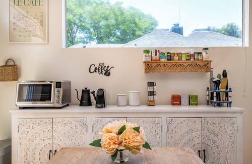 Calabasas Apartamento | 2 Gorgeous Apartments for the Price of 1: Comfy beds, Fireplace, Mountain View