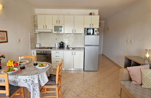 Cove Makarac (Milna) Apartamento | 2 excelentes piscinas y terrazas, a solo 100 metros de la playa, fabulosas vistas al balcón