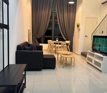 Taman Mutiara Apartamento | 2 Guest Duplex City Center Eko Cheras Mall Kuala Lumpur Pavilion Bukit Bintang KLCC Petaling Street Central Market National Zoo Batu Caves Merdeka Square