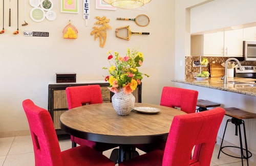 Palm Desert Condominio | 2 Guest Rooms on Tee Box #2 Palm Valley CC Includes Tennis & Athletic Membership