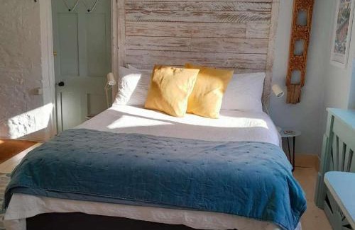 Calstock Apartamento | 2 Guests - Free Parking - Studio Private Courtyard