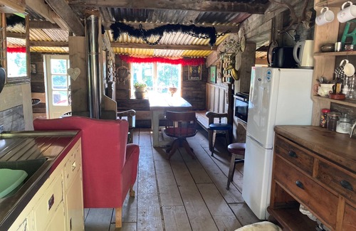 Longhope Chalet De Esquí | 2 Guests - Pet Friendly - Traditional Gypsy Vardo