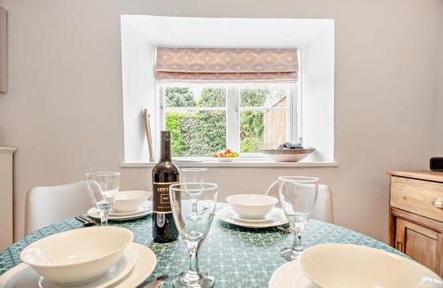 Weybourne Casa | 2 Hammond Square