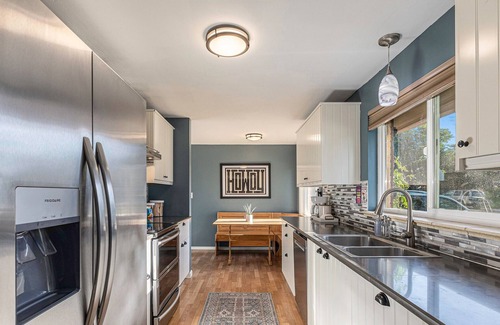 Littleton Casa | 2 Homes | 10 Bedrooms | 15 min walk apart