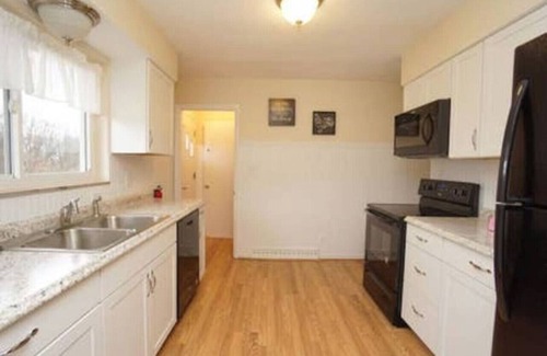 Otterbien Home Casa | 2 Homes for large group / Hot Tub & Close to all