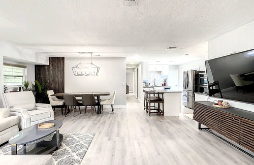 Clearwater Casa | 2 Homes- Heated Pool & Pickleball- The Dunedin Duo