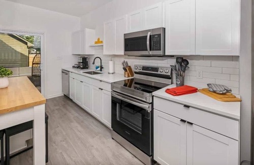 Indianapolis Casa | 2 Homes in 1! 2 SPAs, Sleeps 16, Near Downtown!