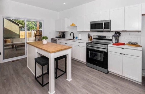 Indianapolis Casa | 2 Homes in 1! 2 SPAs, Sleeps 16, Near Downtown!