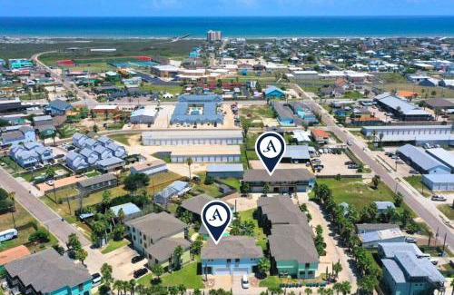 Port Aransas Casa | 2 Homes in Las Palmeras by AvantStay Sleeps 18, Resort Pool Private Patio Walk to Town, Golf Cart Zone