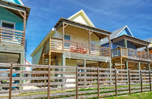 Flour Bluff Casa | 2 Homes on the Bay Shared Waterfront Pool Boat Dock Laguna Village Paradise