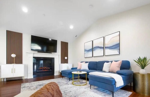 Seattle Metro Area Casa | 2 Homes Perfect for Large Groups
