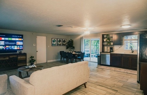 Greater Northdale Casa | 2 homes plus RV on lake
