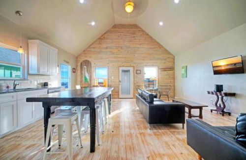 Flour Bluff Casa | 2 Homes Sleeps 16 Shared PoolBoat Dock Laguna Village Serenity by AvantStay