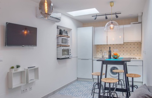 Churriana Villa | 2 casas en el gran jardín, 4 dormitorios, 2 cocinas privadas, piscina climatizada