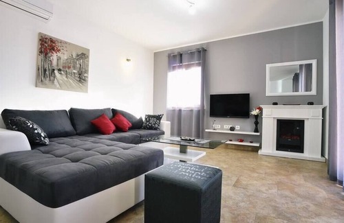 Rebici Villa | 2 vacation houses with pool and 4 bedrooms on the east coast of Istria