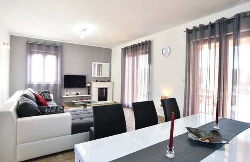 Rebici Villa | 2 vacation houses with pool and 4 bedrooms on the east coast of Istria