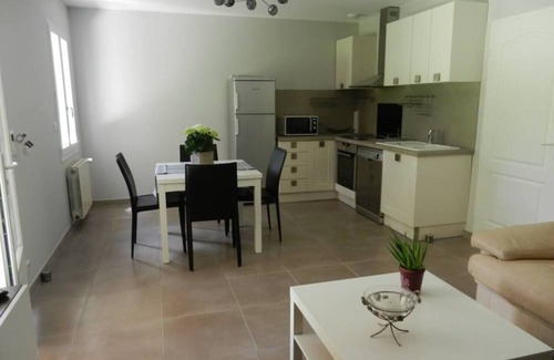 Saint-Saturnin-les-Avignon Apartamento | 2 apartamentos independientes en la planta baja.