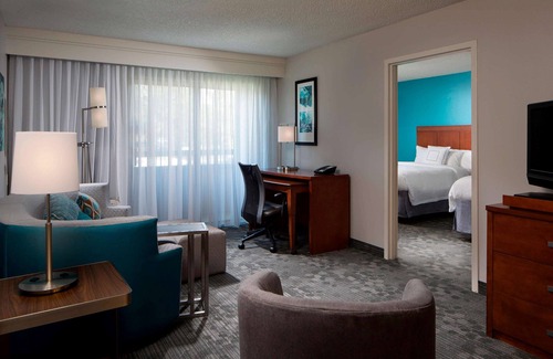 Boca Raton Hotel | 2 Inviting Suites Perfect for Families, Heated Pool & On-Site Market Convenience