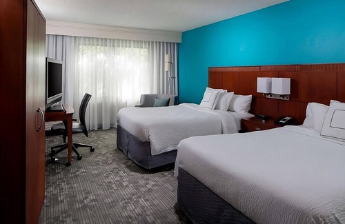 Boca Raton Hotel | 2 Inviting Suites Perfect for Families, Heated Pool & On-Site Market Convenience
