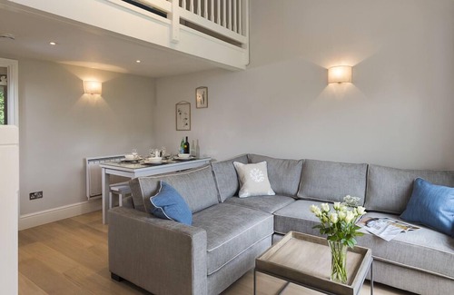 Bugford Cabaña | 2 Keeper's Cottage, Hillfield Village, DARTMOUTH