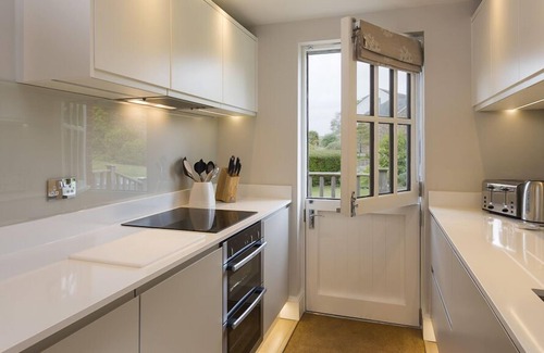 Bugford Cabaña | 2 Keeper's Cottage, Hillfield Village, DARTMOUTH