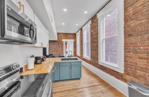 Cincinnati Casa | 2 King/3 Bath, Toddler Friendly, Free Parking/laundry 2 Bedroom Duplex by Redawning