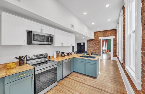 Cincinnati Casa | 2 King/3 Bath, Toddler Friendly, Free Parking/laundry 2 Bedroom Duplex by Redawning