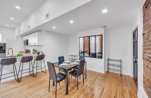 Cincinnati Casa | 2 King/3 Bath, Toddler Friendly, Free Parking/laundry 2 Bedroom Duplex by Redawning