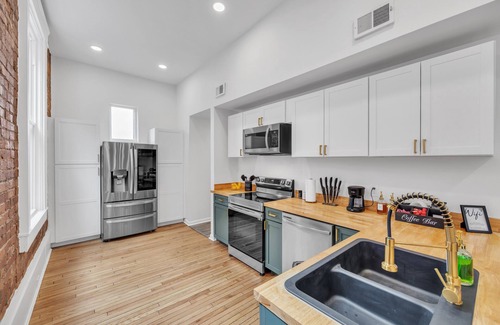 Cincinnati Casa | 2 King/3 Bath, Toddler Friendly, Free Parking/laundry 2 Bedroom Duplex by Redawning
