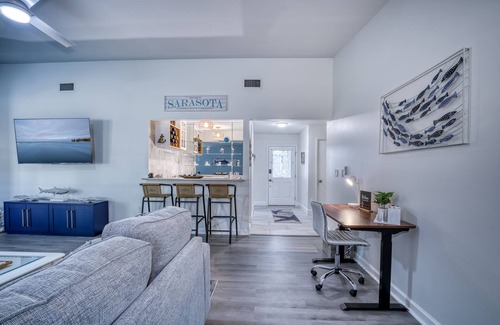 Whitfield Casa | 2 King bed, heated pool, game room, close to SRQ