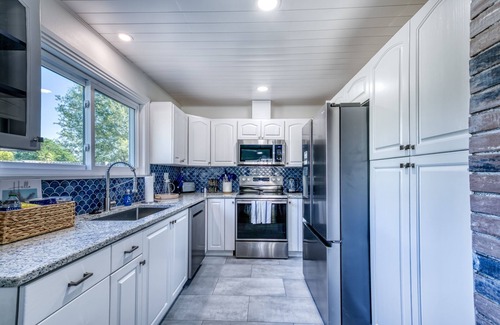 Whitfield Casa | 2 King bed, heated pool, game room, close to SRQ