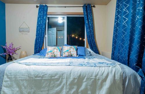 North Creek Casa | 2 King Bed, Kitchenette, Game Area, Living Room, Office Room, Backyard