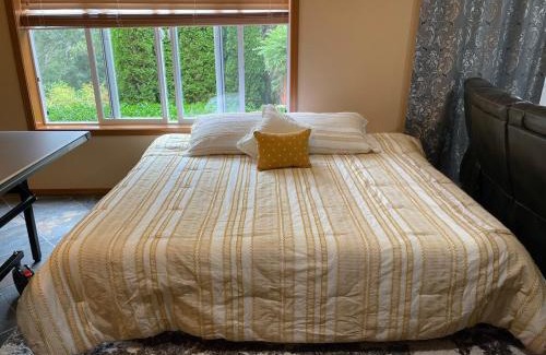 North Creek Casa | 2 King Bed, Kitchenette, Game Area, Living Room, Office Room, Backyard