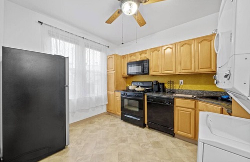 Constable Hook Casa | 2 King Beds! 1 min to NYC Train
