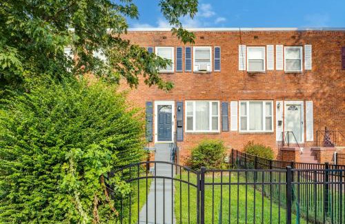 Southwest Quadrant Casa | - 2 King Beds & Free Parking - Vintage Retreat - Floyd's Freedom