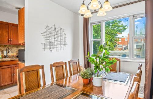 Southwest Quadrant Casa | - 2 King Beds & Free Parking - Vintage Retreat - Floyd's Freedom