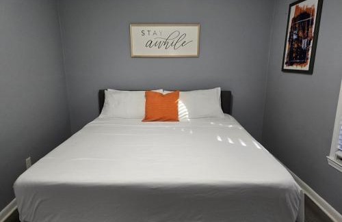 Forest Park Apartamento | 2 King Beds Near Airport - The Silver Hideaway