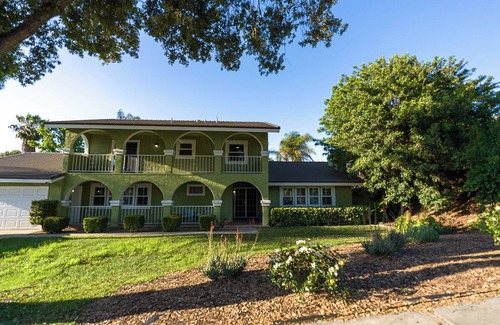 Estates at Canyon Crest Casa | 2 king beds, near UCR, pool & arcade.