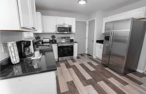 Independence Casa | 2 King beds; The Sunset house/4bd/2 1/2 baths