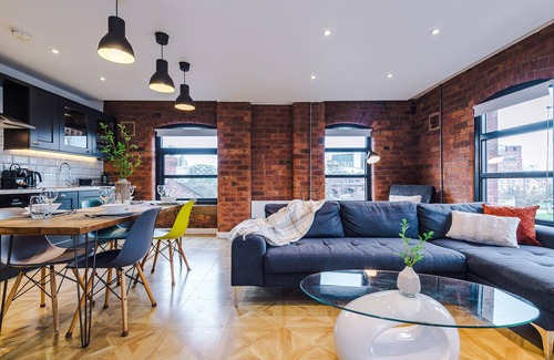 Leeds City Center Apartamento | 2 King Size Beds in Manhattan styled Oversize Loft