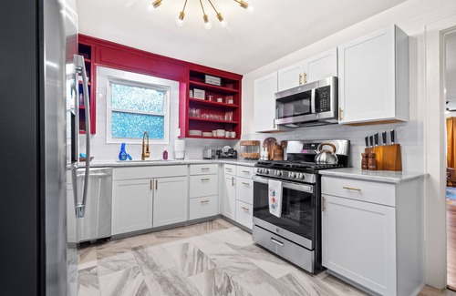 Hot Springs Casa | 2 King Suites: One Block to Oaklawn: 2 miles to HSNP