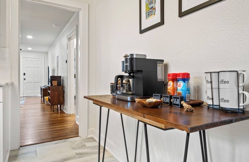 Hot Springs Casa | 2 King Suites: One Block to Oaklawn: 2 miles to HSNP