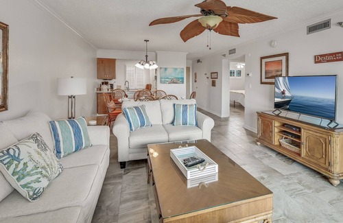 North West Florida Condominio | 2 King Suites + Sunsets + Heated Pool + Hot Tub!