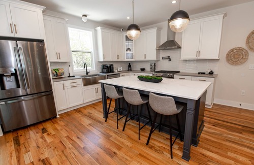 Southwest Raleigh Casa | 2 Kings, 2 Queens, 3.5 baths, Bonus Room - 2 mins from PNC Arena & Carter-Finley