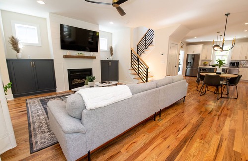 Southwest Raleigh Casa | 2 Kings, 2 Queens, 3.5 baths, Bonus Room - 2 mins from PNC Arena & Carter-Finley